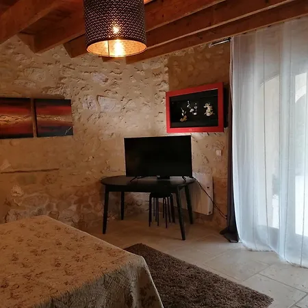 Jim Cosy & Guest house Saint-Hilaire-d'Ozilhan