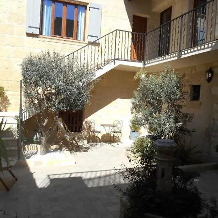Jim Cosy & Guest house Saint-Hilaire-d'Ozilhan