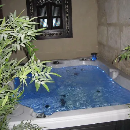Jim Cosy & Guest house Saint-Hilaire-d'Ozilhan